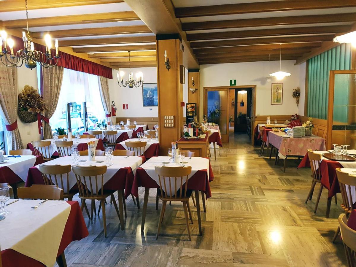 Albergo Posta Colle Santa Lucia Exterior photo