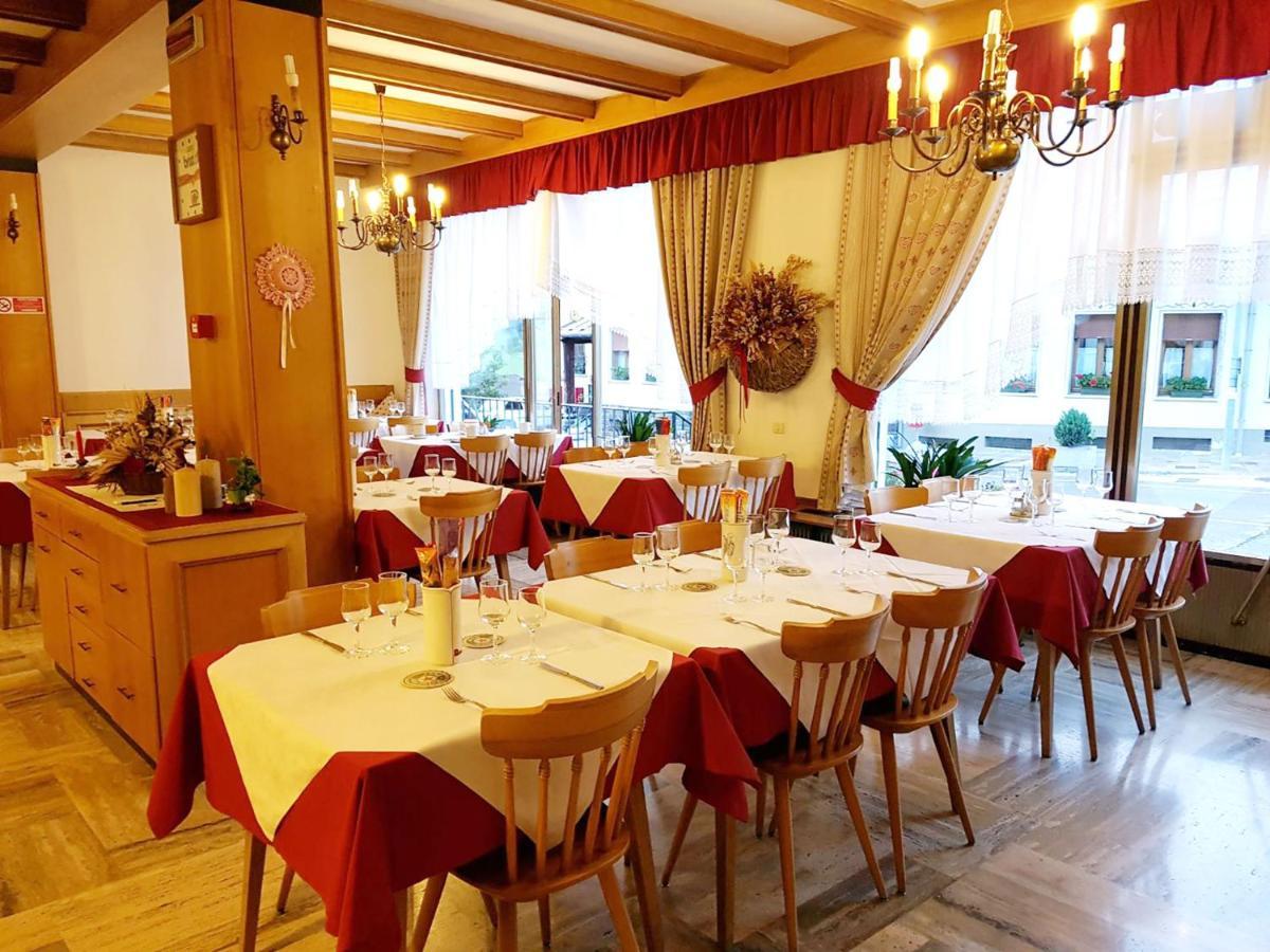 Albergo Posta Colle Santa Lucia Exterior photo